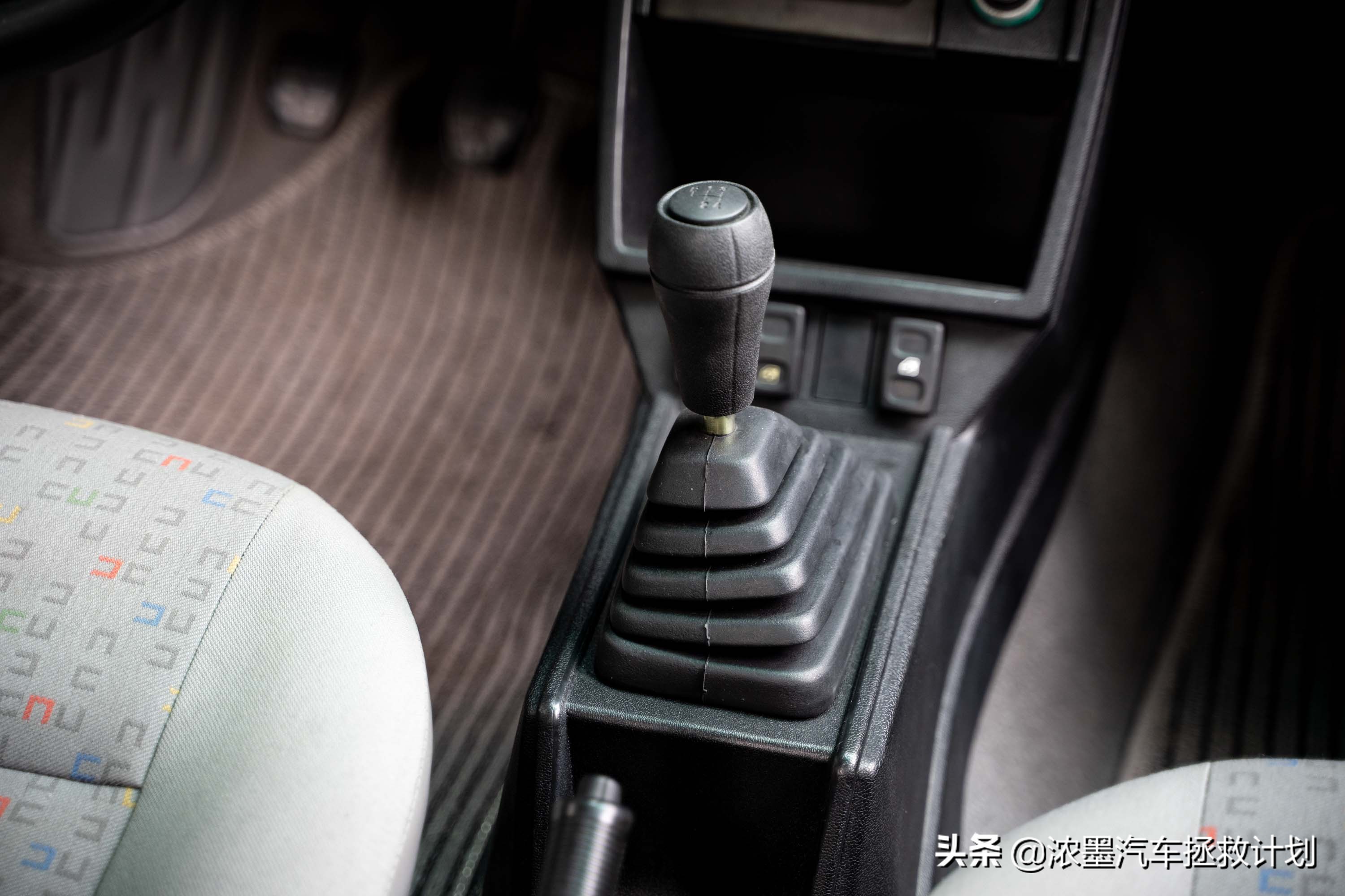 「妙手生花」重建一台战损级桑塔纳，带给它历经千般后的华丽重生