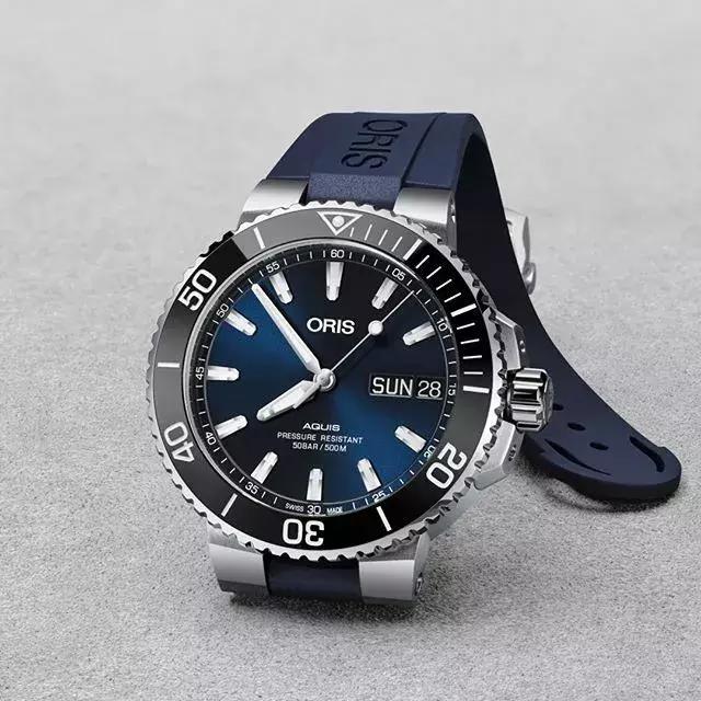 夜店戴表三要素:荧光要亮、万元以上且耐碰撞