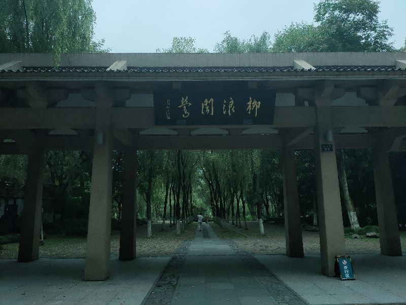 杭州西湖断桥好大的雨,杭州西湖断桥残雪夜景下雨