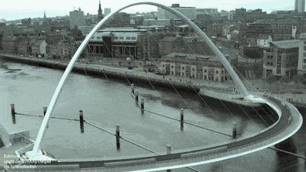 纽卡斯尔，店主为我弹奏了一把十万元的吉他