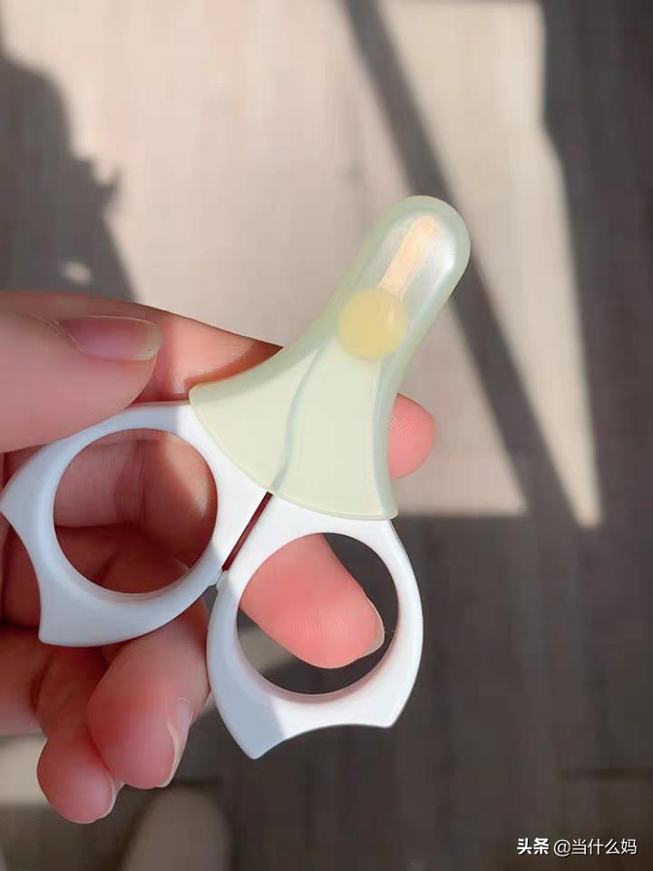 给小宝宝剪指甲剪到手了,你敢把手指甲剪掉吗