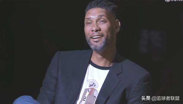 马努拥抱波波,马努最后一场波波维奇叫马努上场