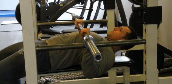 卧推从110到135kg训练方法,新手卧推怎么练进步最快