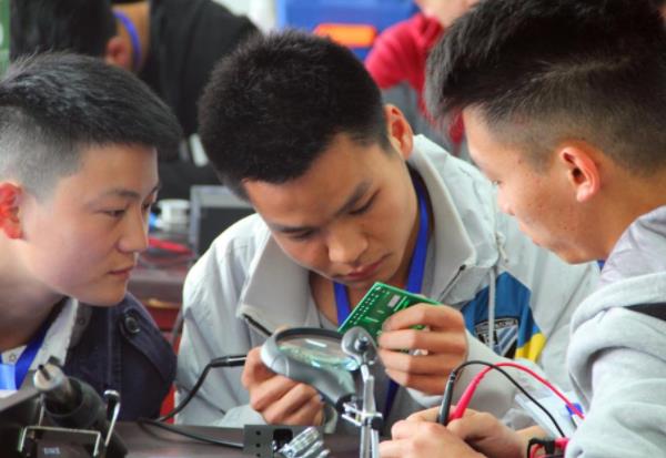 高考成绩不理想怎么办？上专科还是复读愁坏考生，过来人给出答案