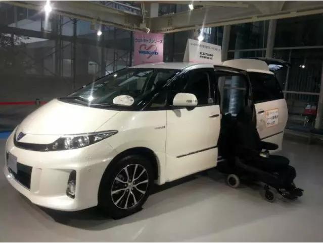 福祉车出行利器是什么样的？可供行动不便的老人使用