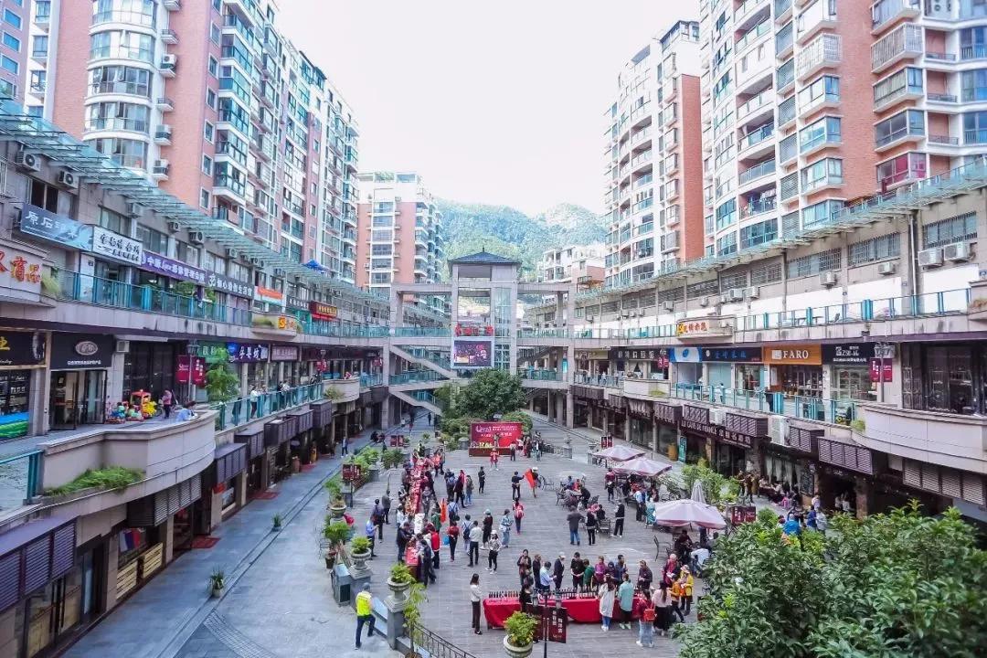 每天要喝掉两杯奶茶,每天要喝2000ml咖啡