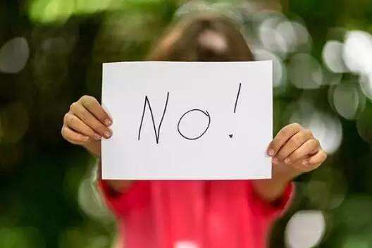 “妈妈，同桌总是摸我”，妈妈的做法，挽救了女儿的一生