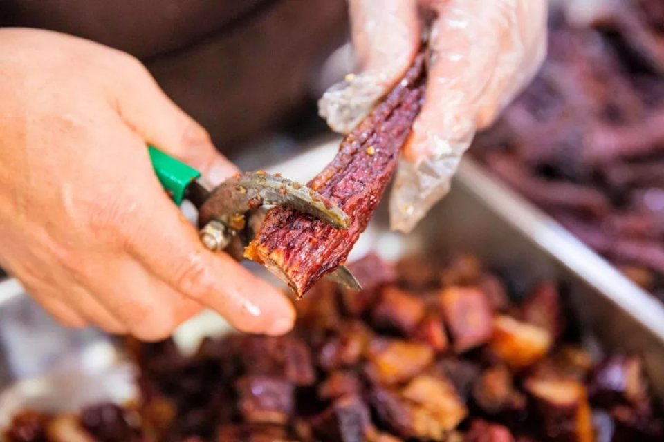 鞍山烤牛肉干哪家最好,鞍山西道现烤牛肉干老板叫什么