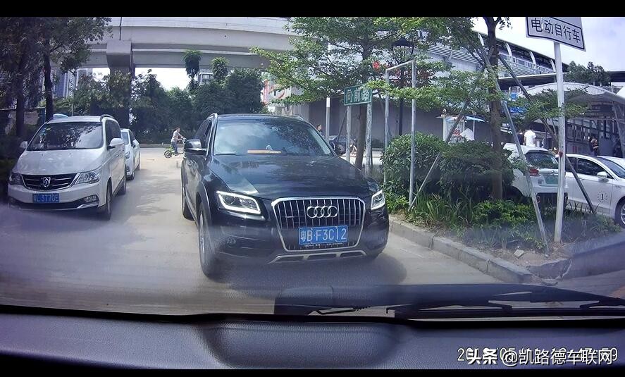 行车记录仪后摄像头安装哪里正确,行车记录仪后摄像头装哪个位置好