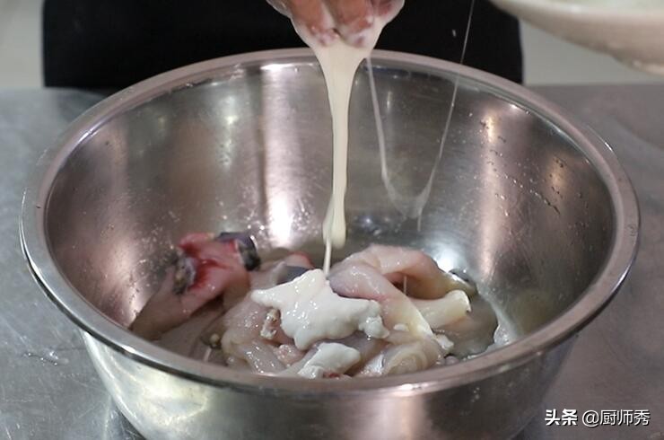 酸菜鱼的做法味道鲜美简单易学,家常版酸菜鱼汤鲜味美鱼肉嫩滑