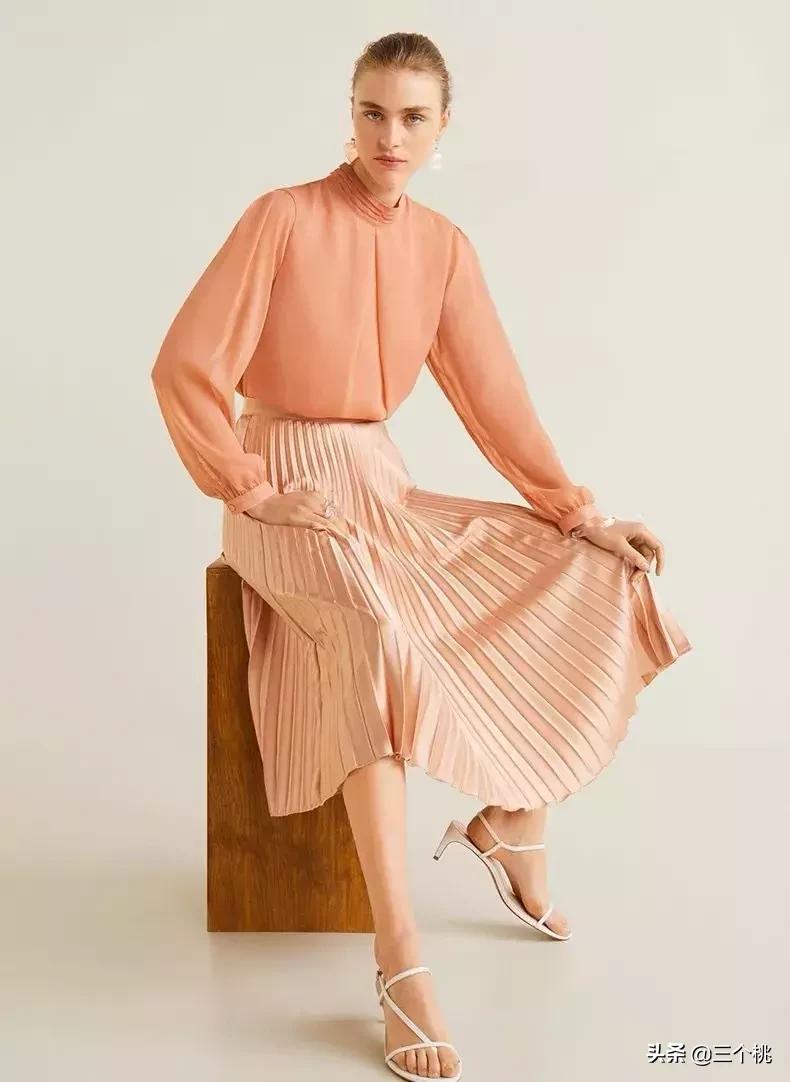今年流行的裙子不穿高跟鞋,今年流行时髦的裙子冬天穿的