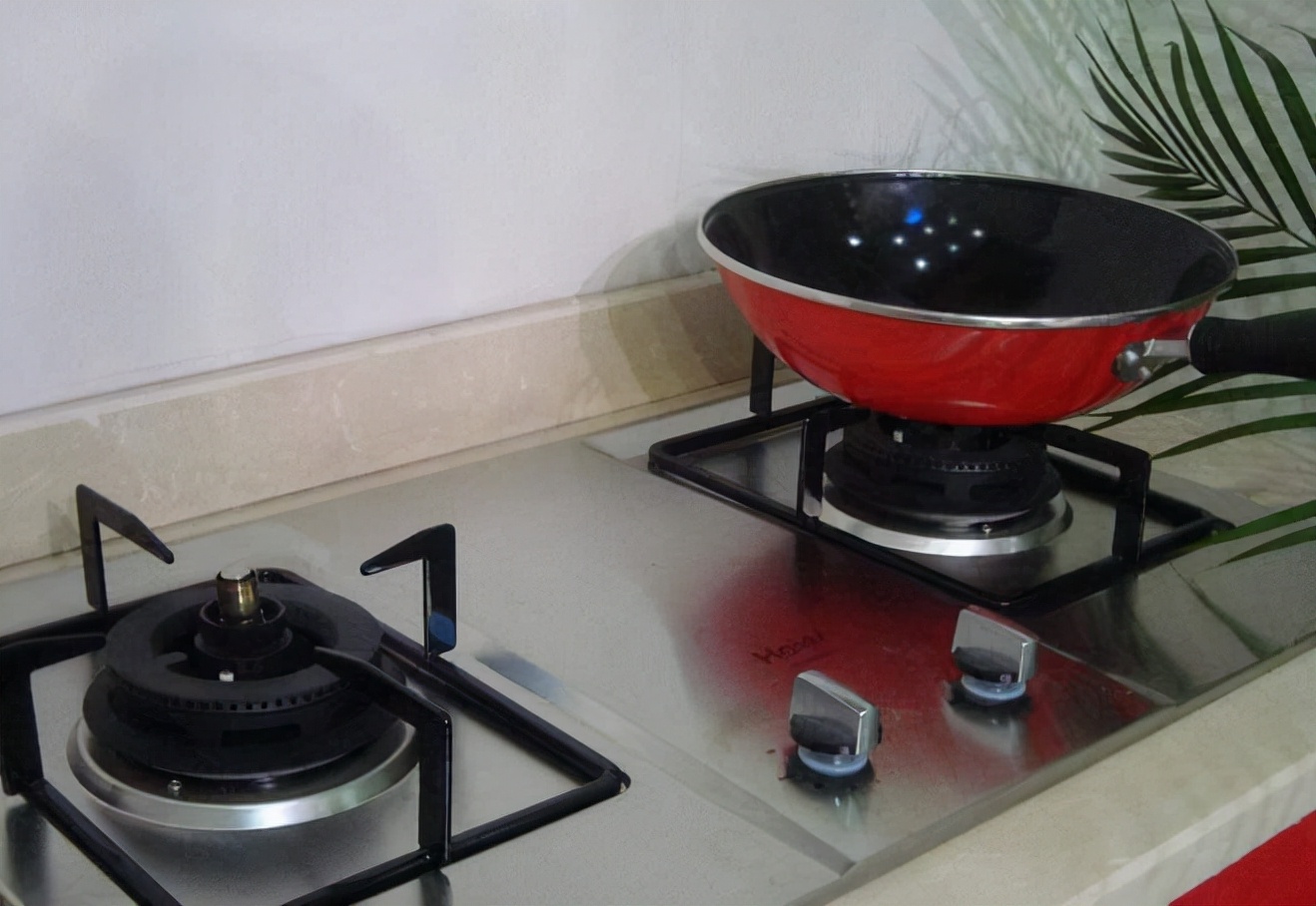 玻璃面板的燃气灶好么,玻璃面板的燃气灶好不好