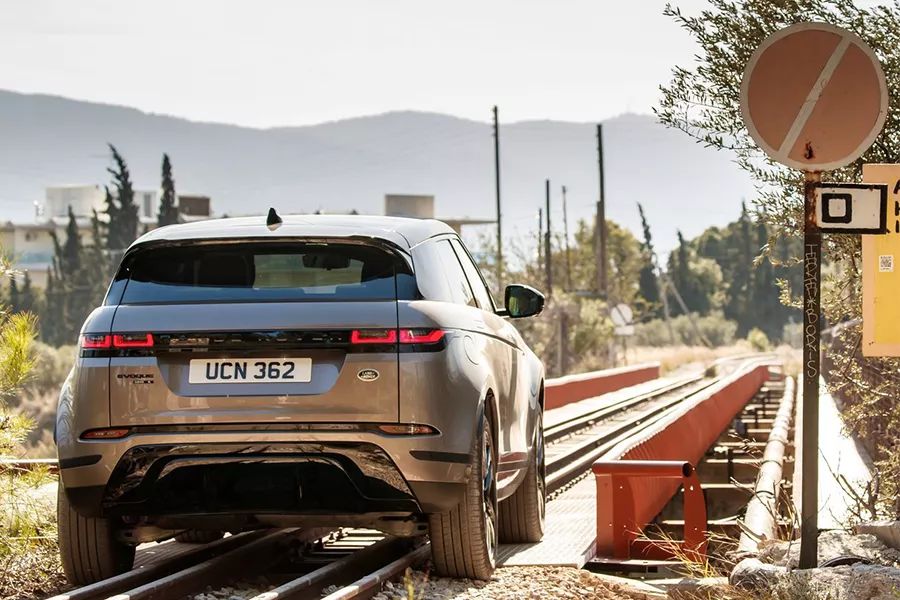 新款路虎揽胜极光顶配落地价格,路虎揽胜极光2024新款落地价