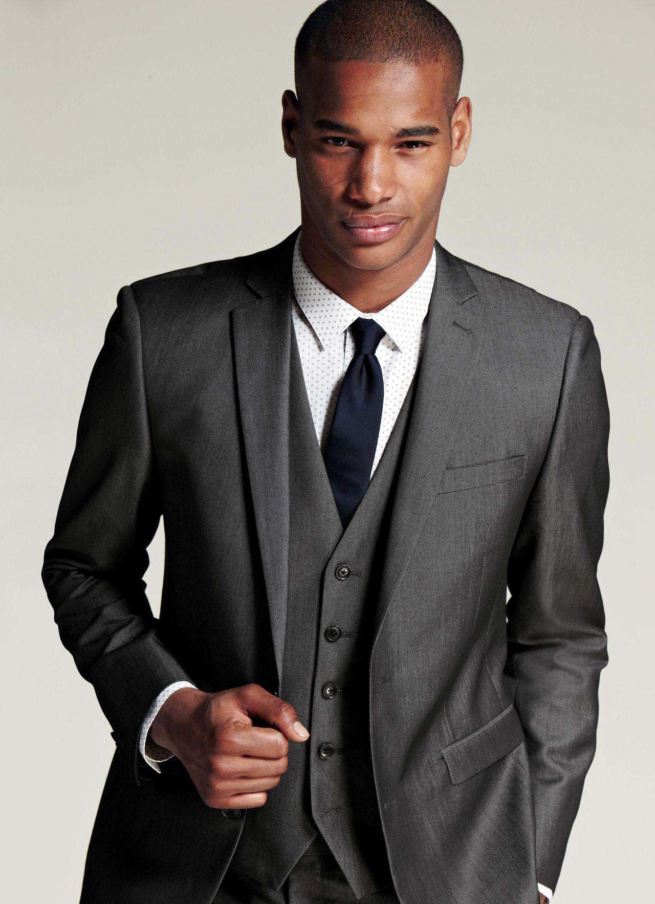 马甲这样搭配最显时髦风范,马甲怎么穿搭配才好看