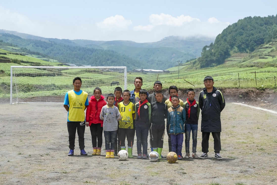 从大山走出的孩子能否实现篮球梦,四川大凉山少年的足球梦