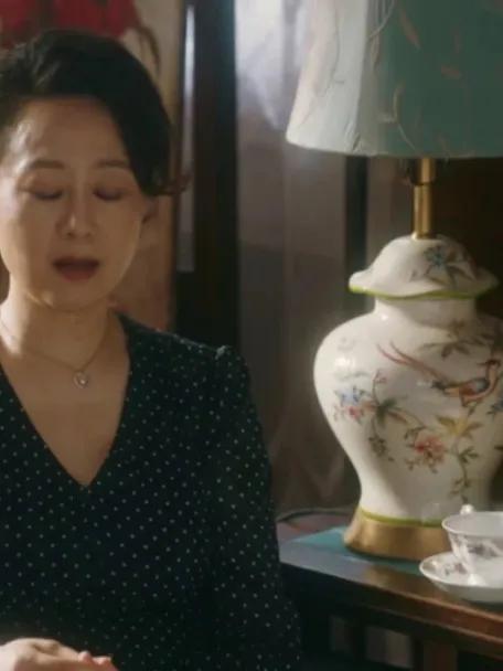 怎么拯救丑死的红木地板,翻新红木地板最简单的方法