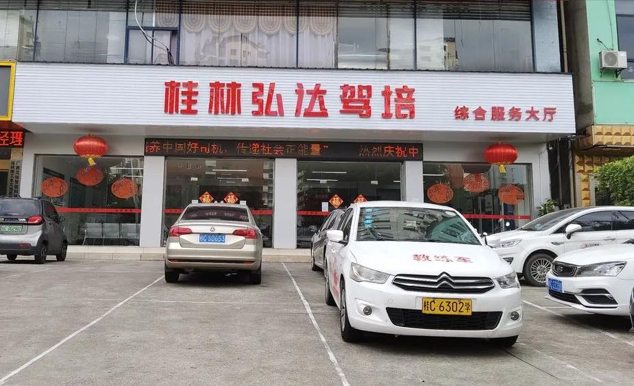 桂林一教练退休，交了钱的学员想到驾校练车遭拒