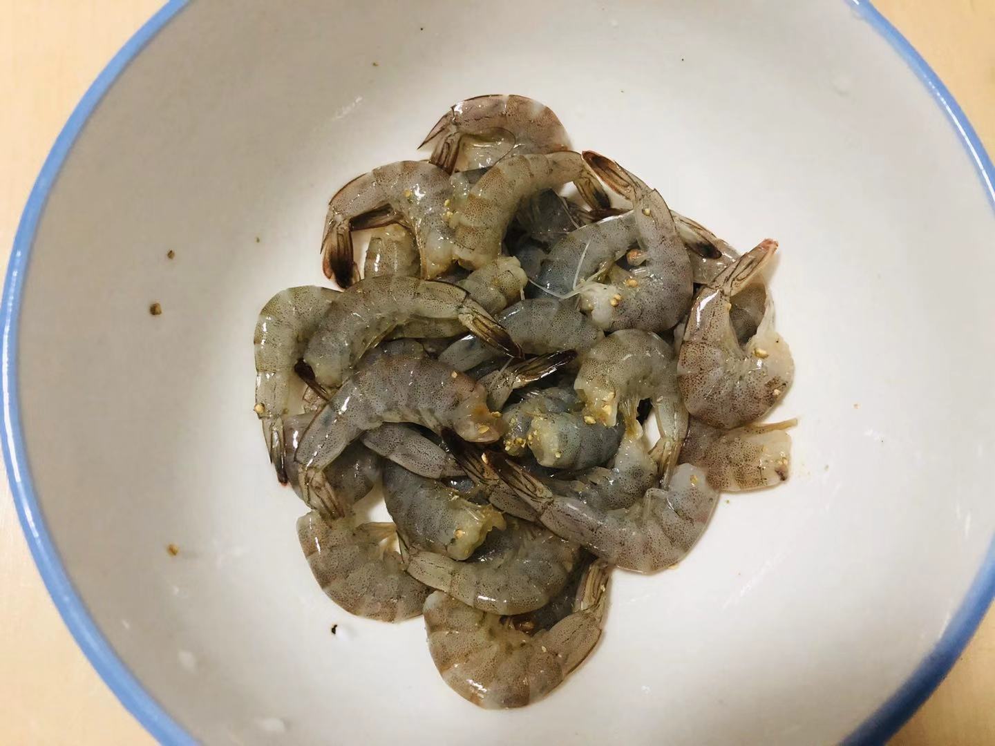 小河虾怎么炒好吃又营养,春天鲜味家常菜推荐之韭菜炒河虾