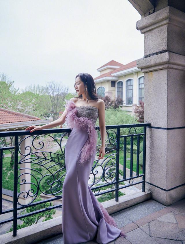 杨幂腿细穿白裤子,杨幂牛仔直筒裤穿搭