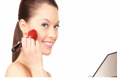 化妆品过敏怎么找出过敏源,化妆品过敏的病例图片