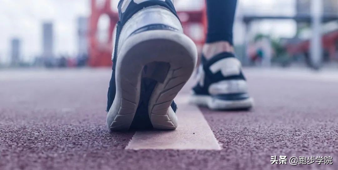 跑步四百公里,跑马4小时配速多少