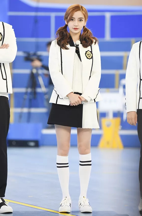 时尚潮流黑袜,今年流行的黑袜