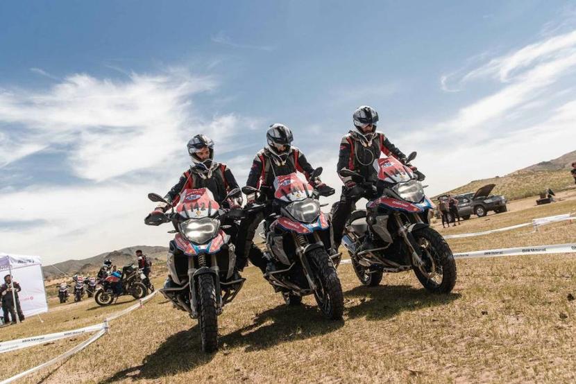 宝马r1250gs拉力版与探险版区别,宝马拉力摩托车为什么叫gs