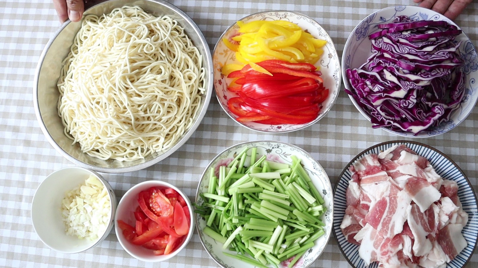 蒸卤面的家常做法简单的,蒸卤面饭店做法