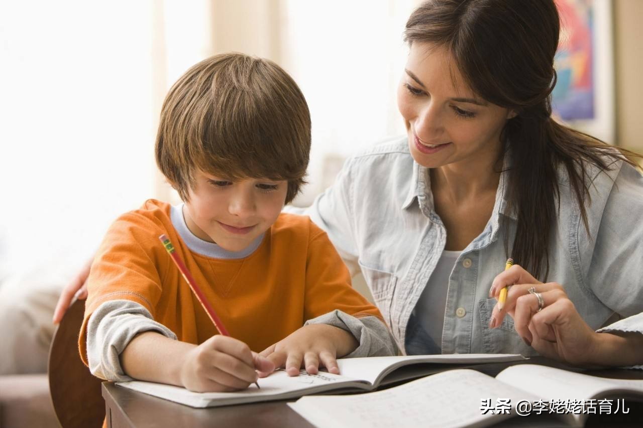 六年级学生补作业,孩子补写寒假作业