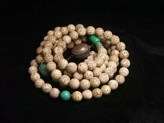 星月摸起来黏黏的,星月咬手还可以佩戴吗