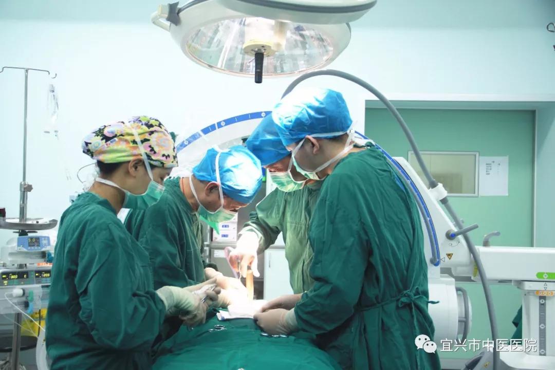 2cm粗的钢筋戳入会阴,男子危在旦夕!医生:利器刺入身体,不能盲目拔出