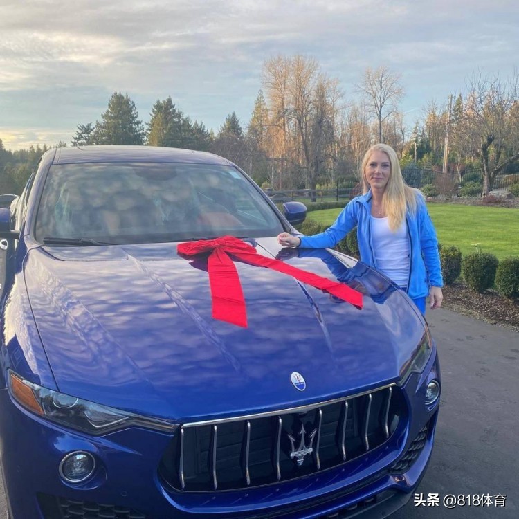 有钱真好！拉文送母亲一辆200万玛莎拉蒂跑车，当作她生日礼物