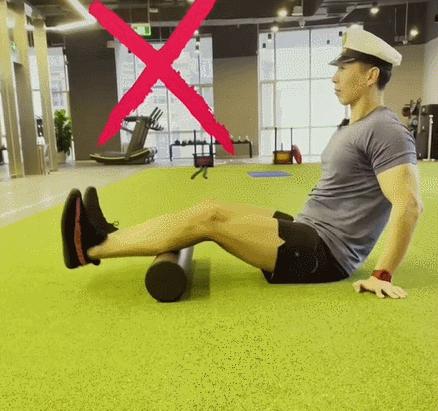 怎么用泡沫轴练小腿细有力,练腿前泡沫轴放松腿部肌肉