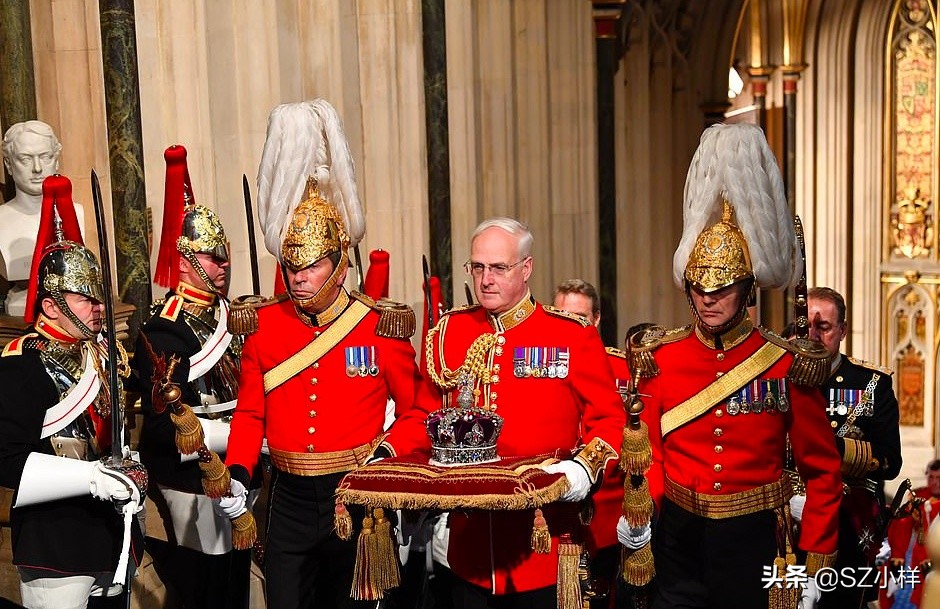 英国女王多奢侈,英国女王佩戴珠宝来源图