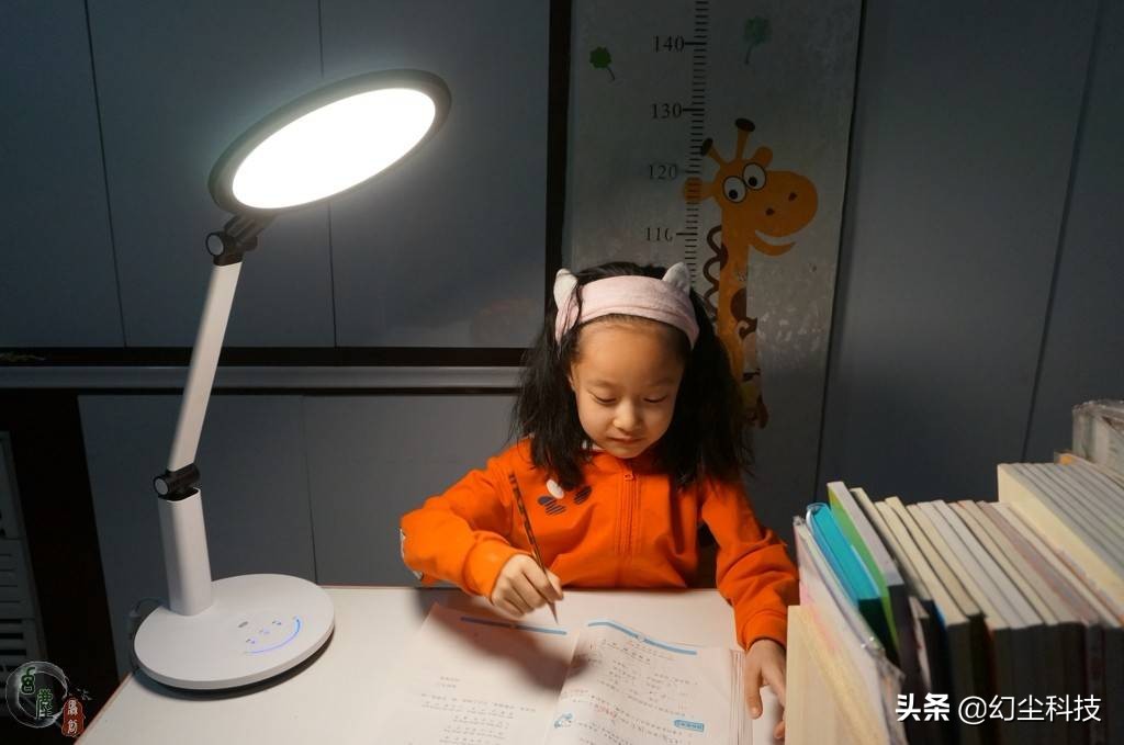 儿童护眼台灯颜值高又好看,磁吸护眼台灯aa级