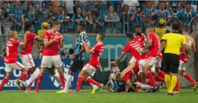 足坛史上现实版少林足球断腿,少林足球更衣室吵架镜头