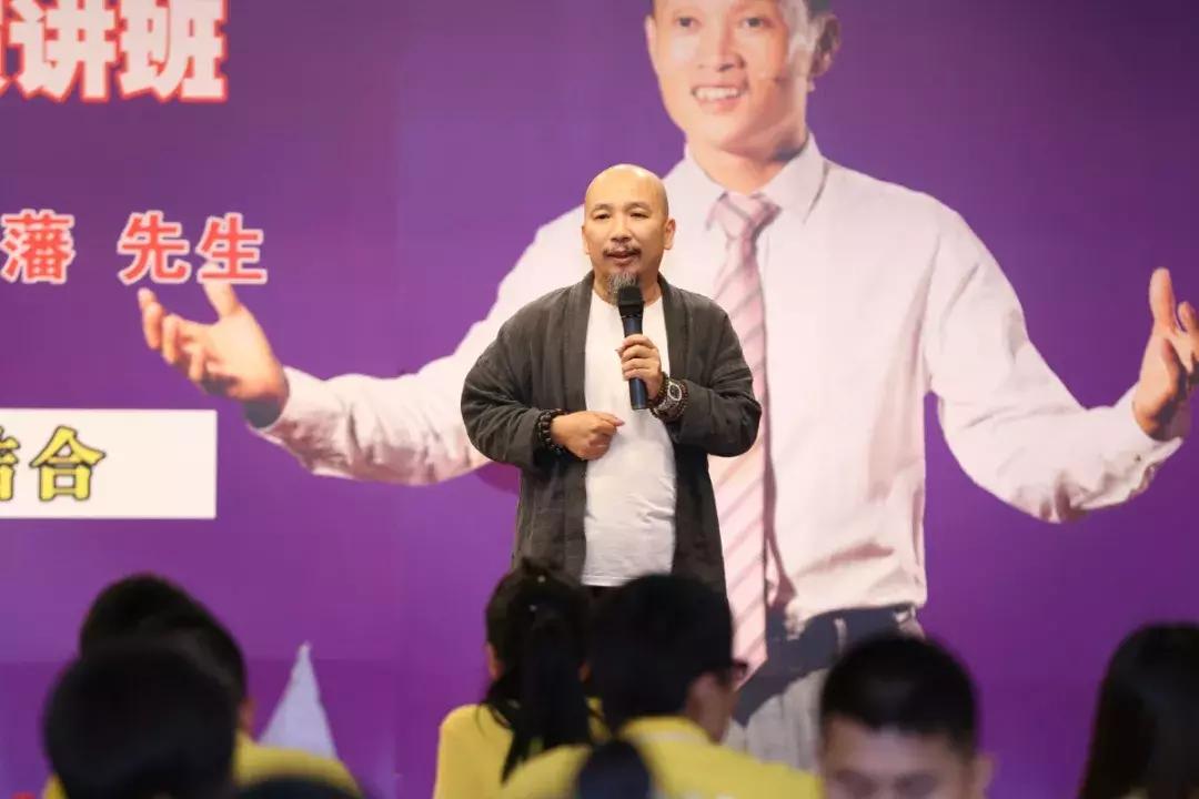 给你一个舞台秀出自己的精彩,给你一个展示自己的舞台