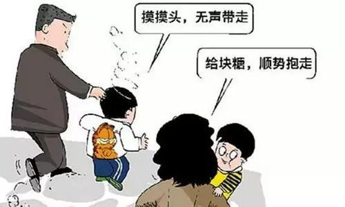 汕头男子抢小孩被制服,汕头男子当街抢小孩被抓