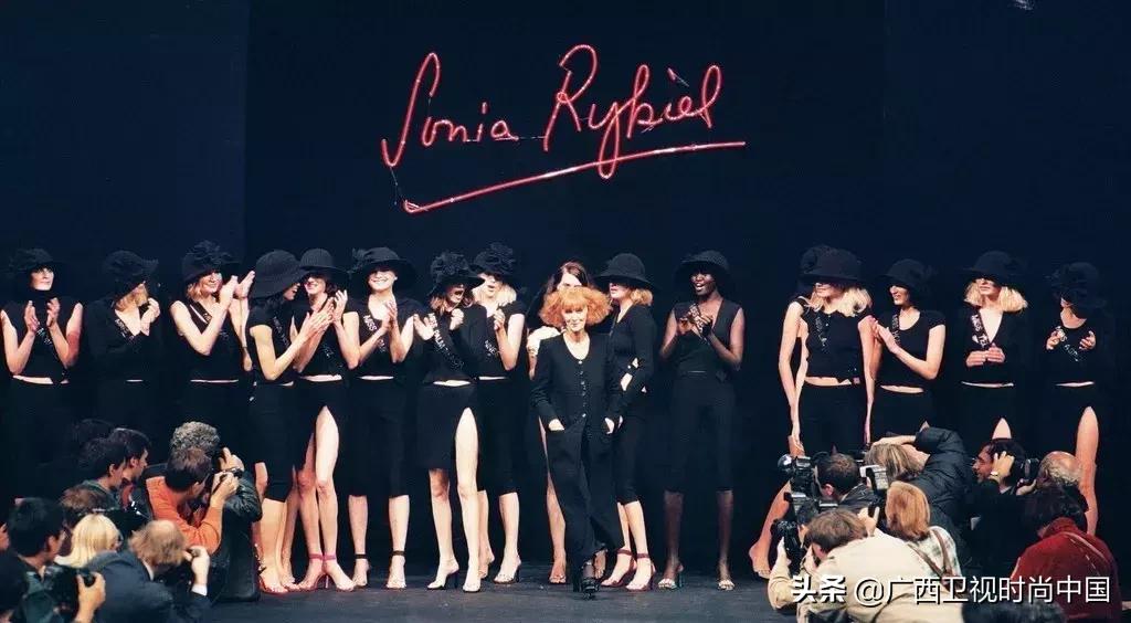 2019秋季新款时尚针织衫大爆发 (2020年春夏流行短小精悍的针织衫)