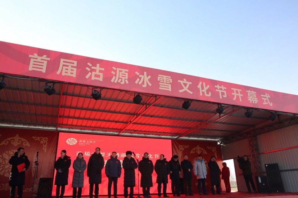 冰钓头鱼拍卖,冰湖捕鱼头鱼拍卖