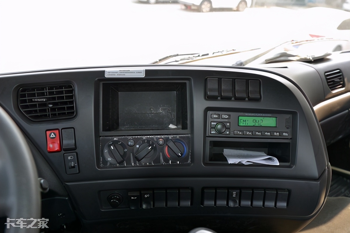 340马力配10挡箱，中短途运输利器，详解东风天龙4x2重卡