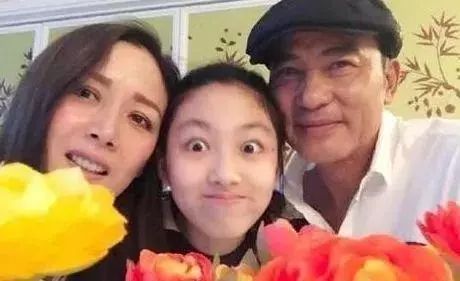 他是香港最低调的影帝,梳起飞机头他又是令人闻风丧胆的江湖大佬