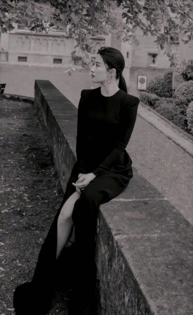 为什么你扎高马尾显得头发很油,为什么扎马尾显头顶平