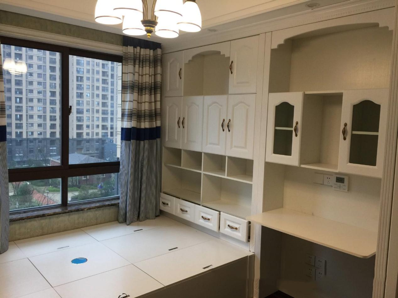 次卧榻榻米还是排骨架好,次卧打榻榻米衣柜