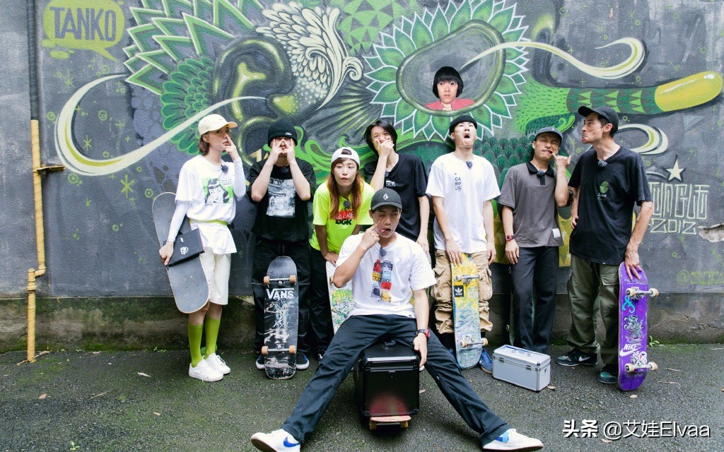 王珞丹一身俏皮装扮,王珞丹绿装