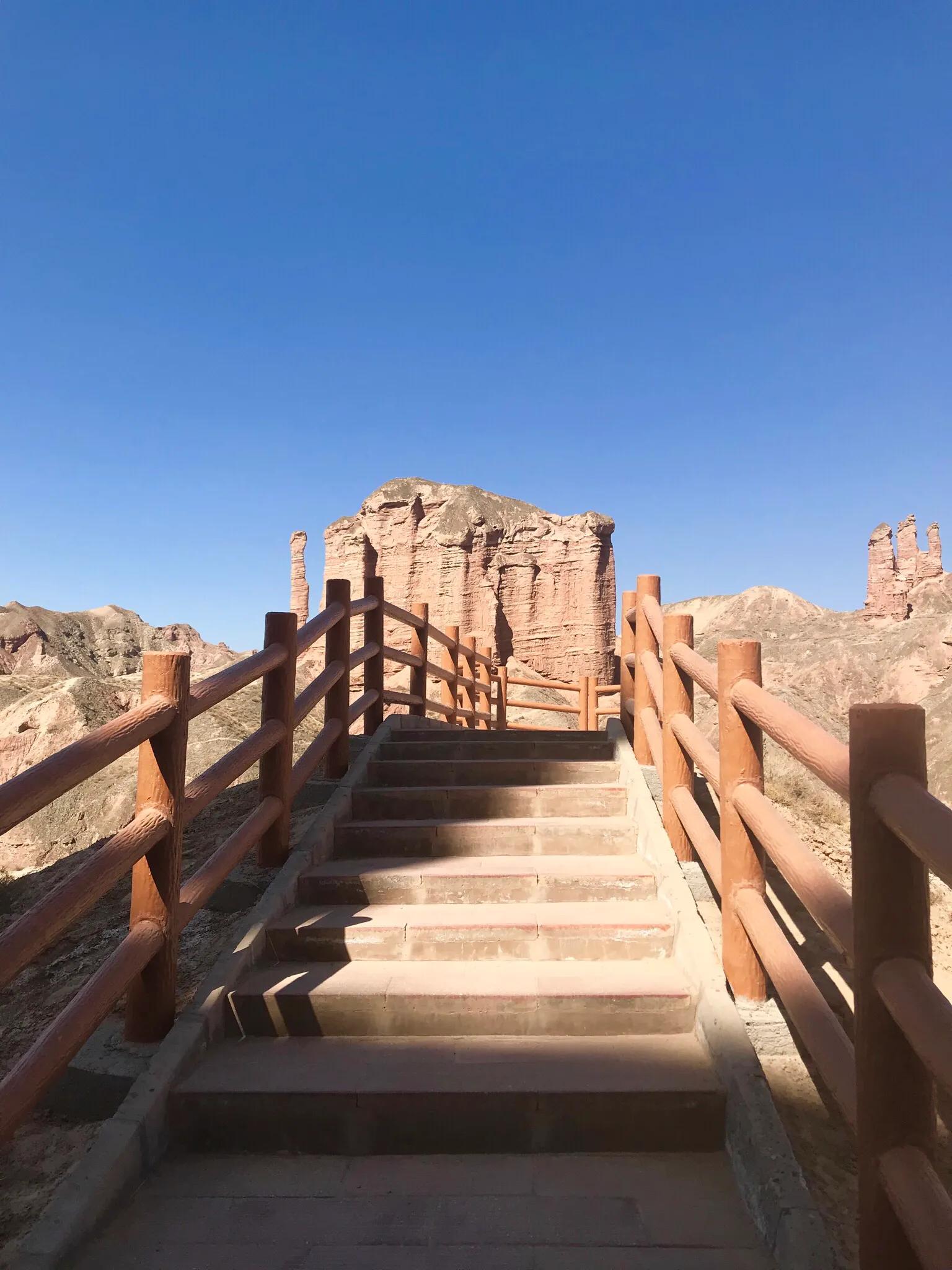 张掖除了丹霞冰沟外还有哪些景点,甘肃张掖冰沟丹霞银装素裹别样美