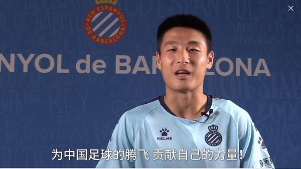 武磊有颗爱国心！他发誓为中国足球贡献力量，曾拒绝在*旗国**上签名