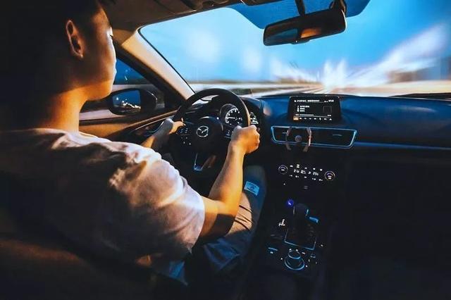 夏天藿香正气水涂在脚上太实用了,藿香正气水涂脚上可以治失眠吗