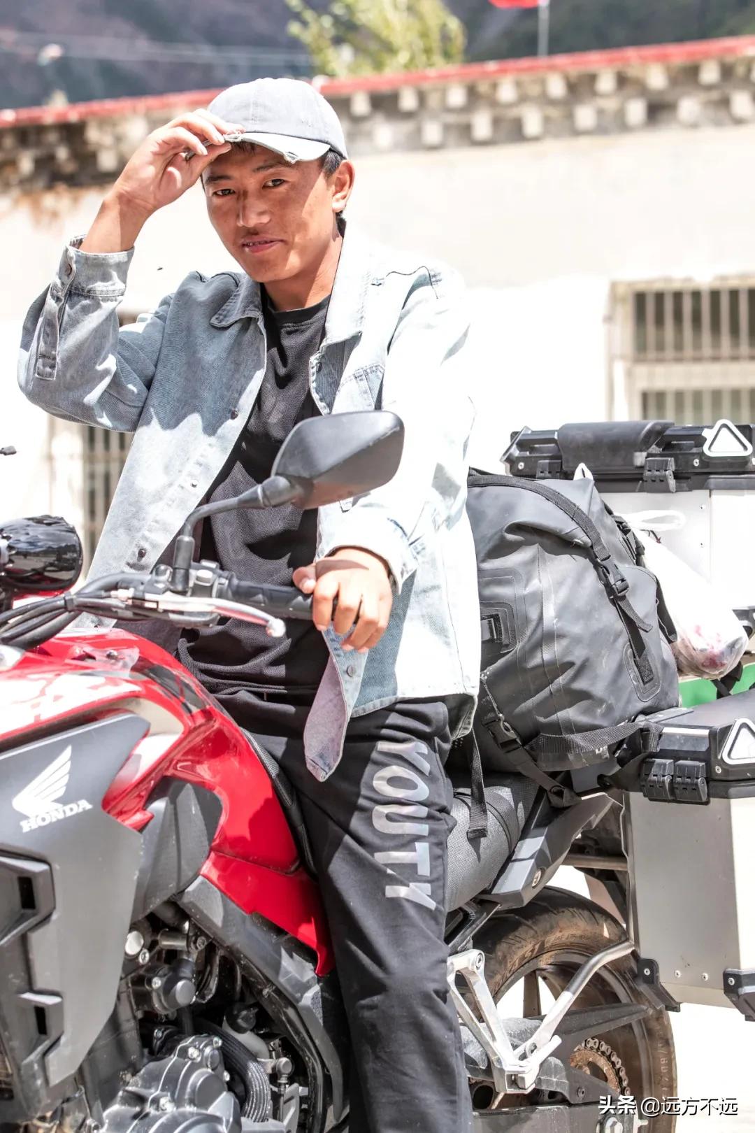 摩旅西藏带着一只狗遇见流浪狗,摩旅西藏路上的藏族同胞