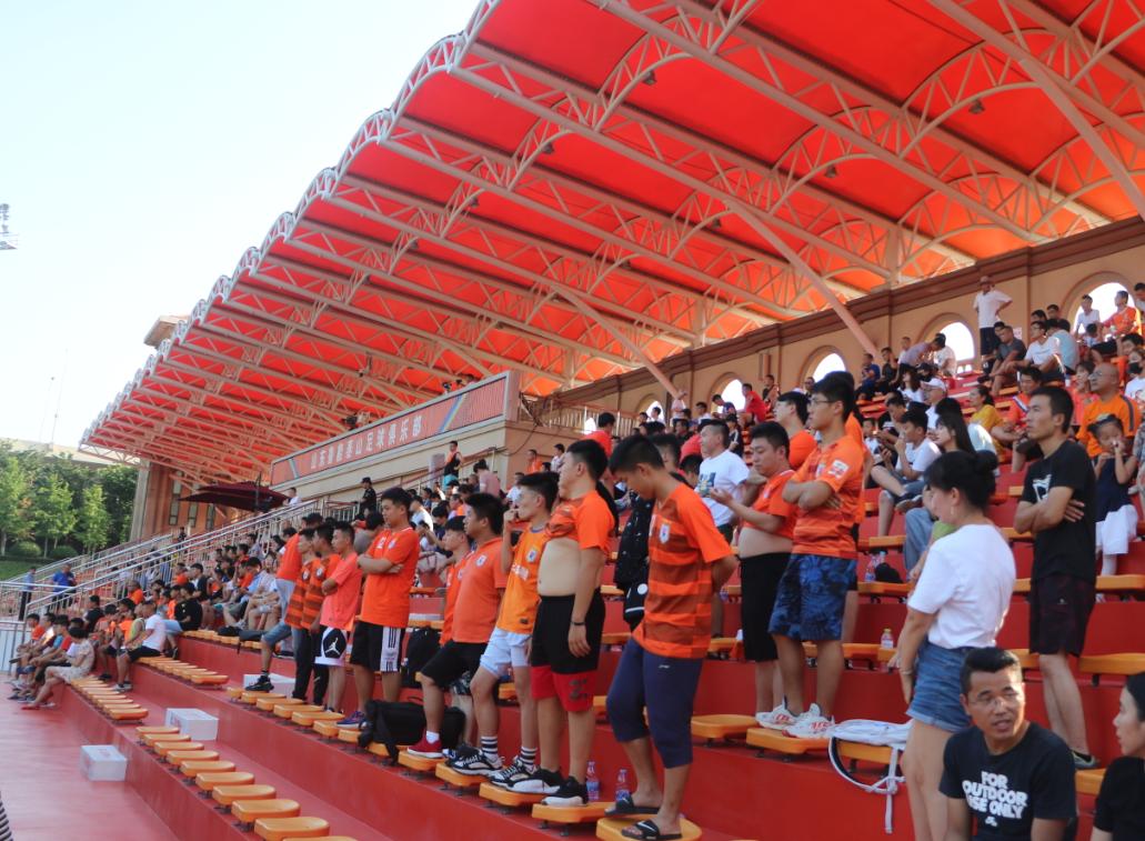 山东鲁能球迷的暖心举动,鲁能球迷的暖心举动